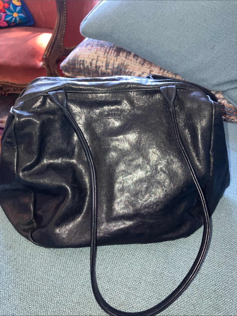 M0851 Montreal Black Leather Shoulder Bag - Very good condition - Made in Canada